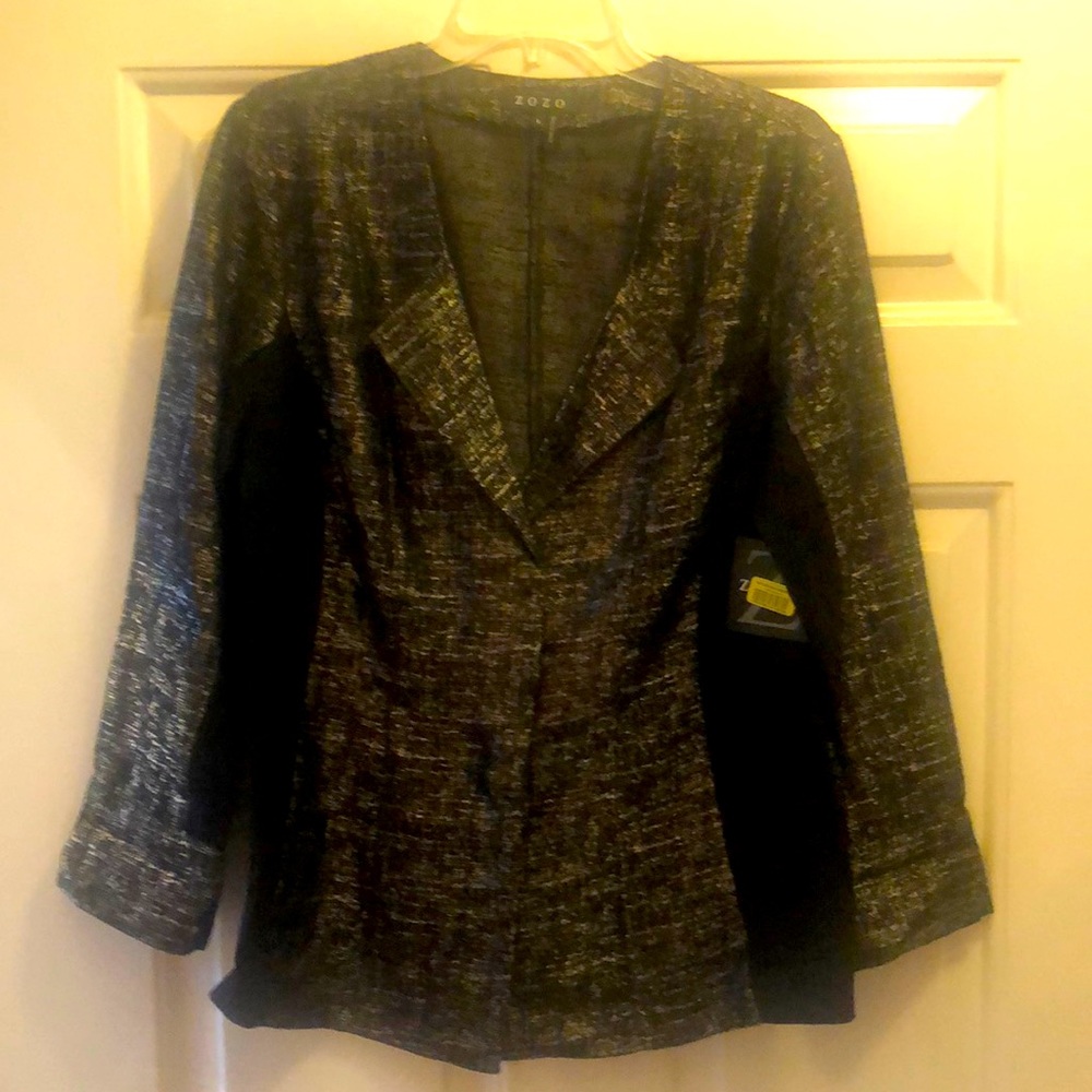 NWT! Beautiful, Black & Silver, ZOZO Jacket w/ 3 buttons in the front! Size L.